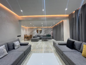 Luxury 3 bedroom panoramic views in Hotspot with Fibre Optic Wifi and Netflix